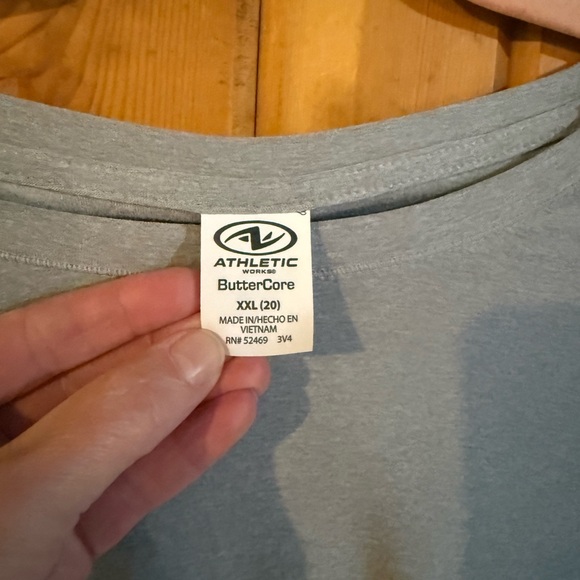 Athletic Works Light Gray Short Sleeve Tee - Picture 2 of 3